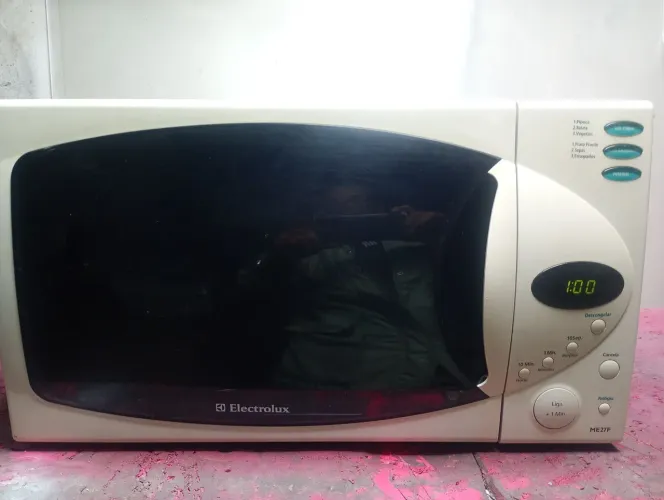 microondas electrolux 27 litros funcionando perfeitamente sem detalhes 