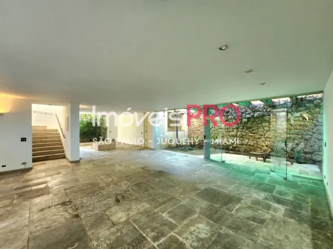 Casa com projeto de renomado arquiteto a venda no jardim Europa com 275m2, 3 dormitórios,