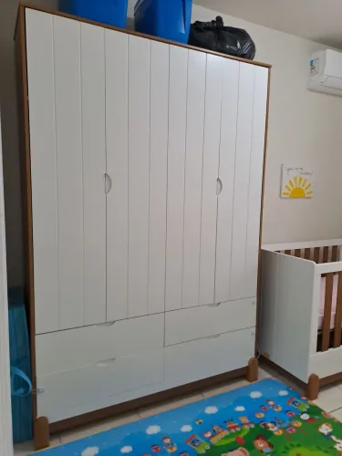 Guarda roupas infantil