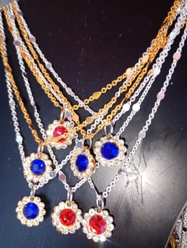 Colares, brincos e pulseiras