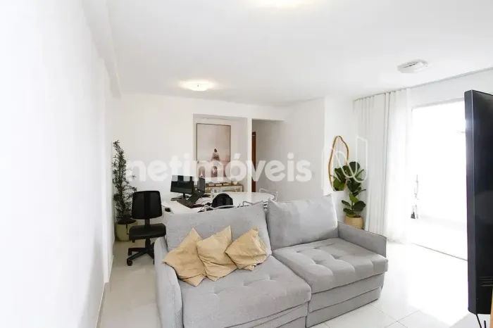 Apartamento no Jardim América | 3 quartos (1 suíte) | Prédio com elevador e 2 vagas