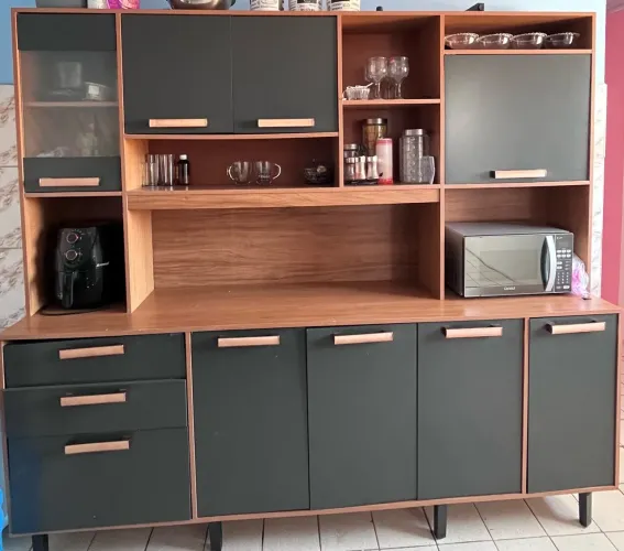 Vende-se armário perfeito estado / pouco tempo de uso 