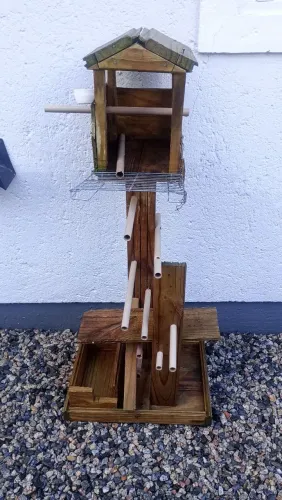 Vendo esse puleiro já higienizado por isso está molhado na foto.