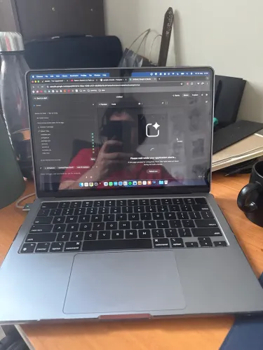 MacBook M3 16gb