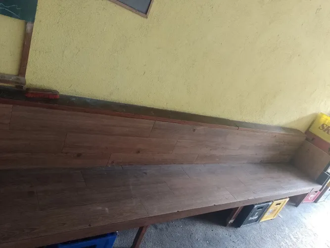 Vendo dois bancos madeira de lei em ótimo estado