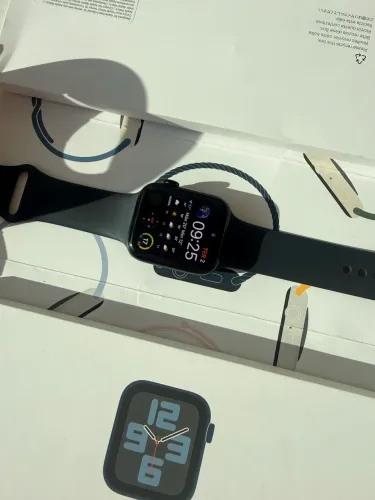 ? Apple Watch SE 2ª Geração 44mm GPS + Cellular (LTE) Midnight