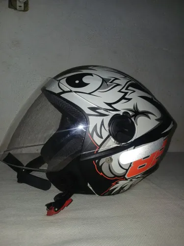 Capacete aberto