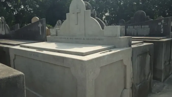 Jazigo Perpétuo Caju, RJ (São Francisco Xavier) - Vazio e Limpo para Uso Imediato