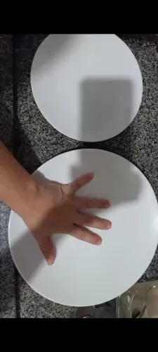 8 pratos sendo 4 médios e 4 grandes 