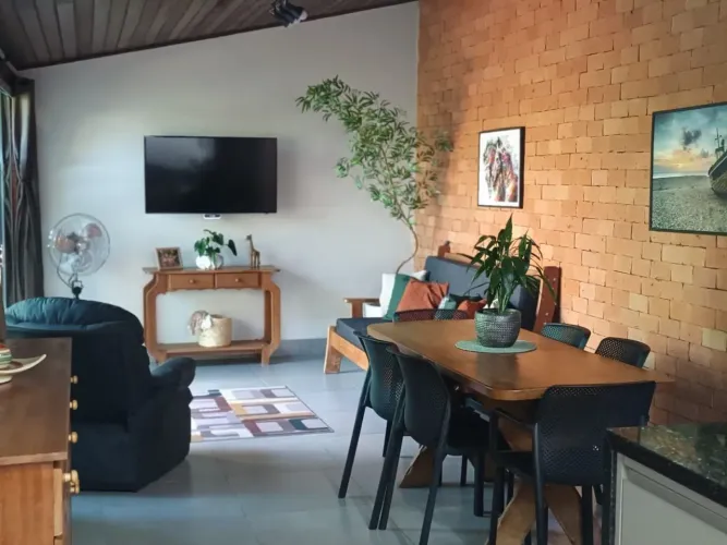 Casa à venda no bairro Minas Gerais em Uberlândia