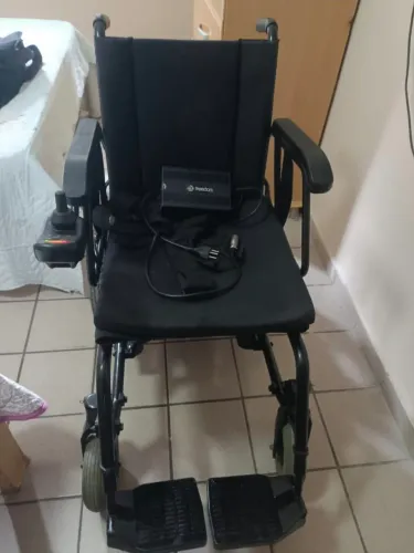 Cadeira de Rodas Motorizada Freedom Compact Styles de Bateria Dupla.