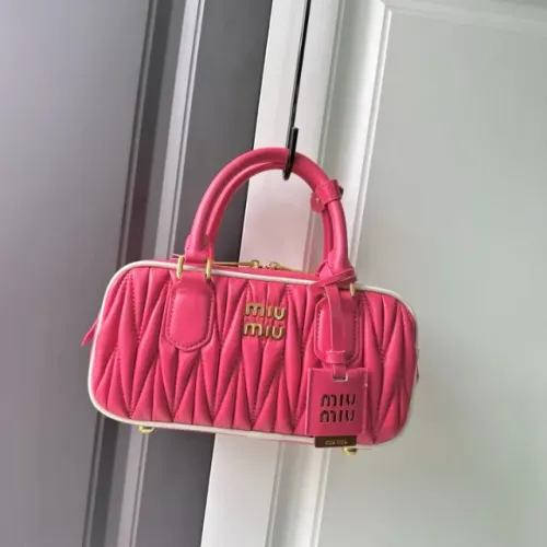 Bolsa miu miu Arcadie em couro napa matelassê