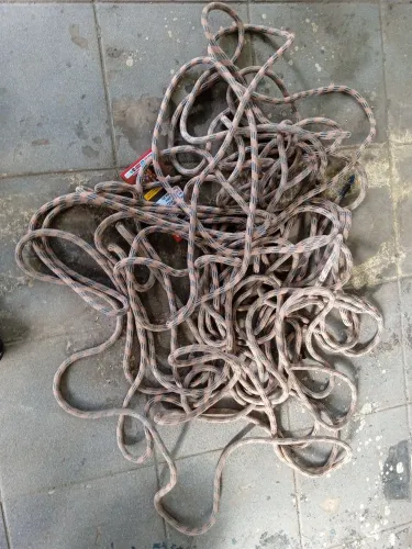Vendo 70 metros de cordas usadaseforsadas pra pendurar balansaem prédio pra fazer pinturas