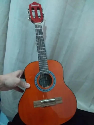 Cavaquinho usei uma vez apenas, novinho, marca Giannini de 400 por 200