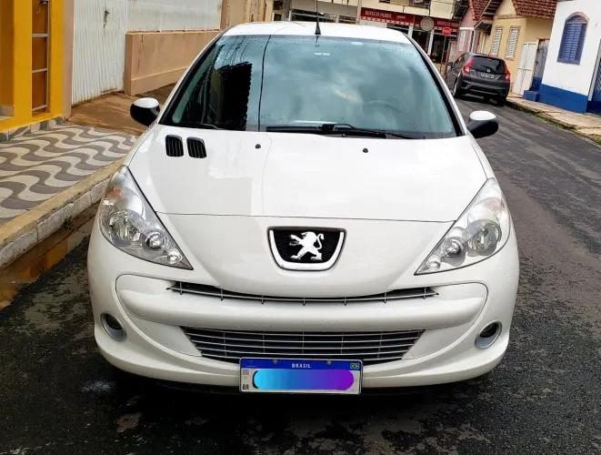 Peugeot 207 XR 1.4 Flex 8V 5P 2013