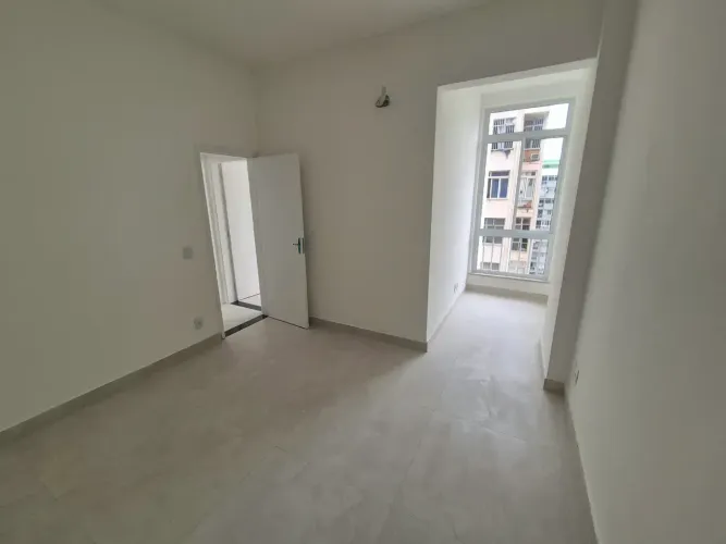 Imóvel para venda reformado com 70m2 com 2 quartos-1 vaga de garagem em Leme - Rio de Jane