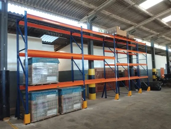 Porta-paletes para alto volume de carga