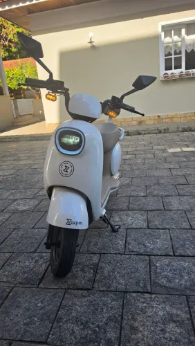 Moto Scooter Elétrica 1000W, 65km de autonomia, muito pouco usada, estado de 0km