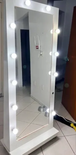 Vendo Espelho com as lâmpadas Led