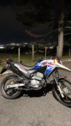 Vendo ou troco Xre versão capitão América