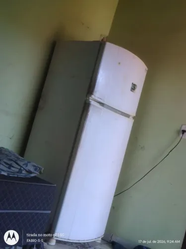 Vendo geladeira gelo seco duas portas por r$ 500 em bom estado