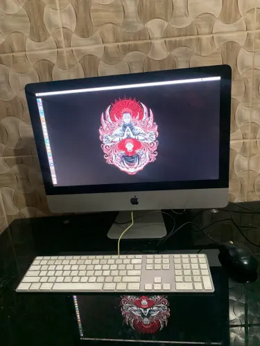 MacOS 2012 em perfeito estado. Vem com teclado e mouse