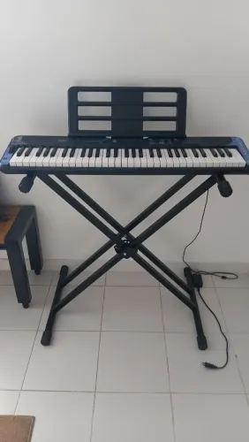 Vendo teclado Cassio tone com teclas sensitivas.