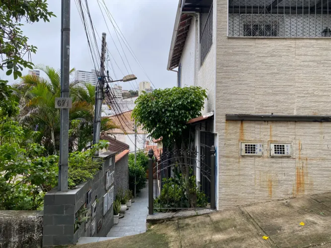 Casa mobiliada com 4 quartos e 1 suíte para venda
