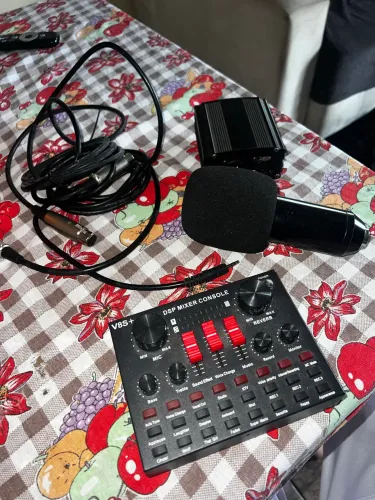 Microfone Bm800, mesa de som v8, phantom power, braço articulado