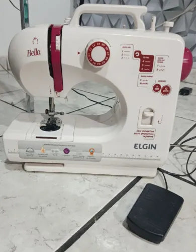 Máquina de costura Elgin bella 
