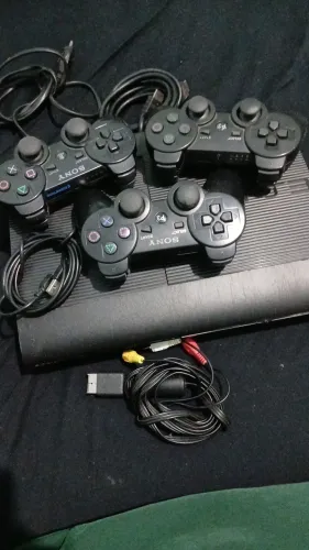 PS3 Super Slim 500GB Desbloqueado + 2 Controles + Jogos