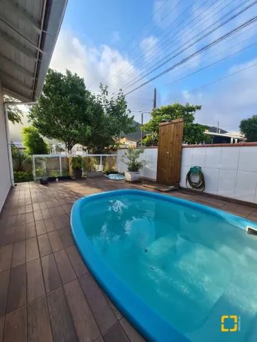 Oportunidade! Casa com 03 dormitórios, piscina e área gourmet.