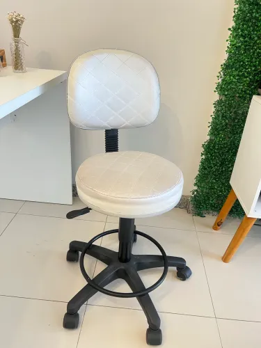 Mocho branco giratório c/ regulador de altura