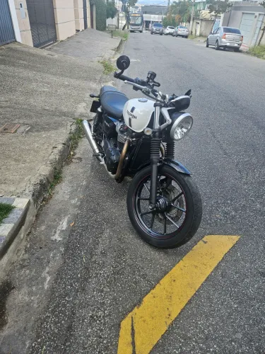 Triumph street twin branca