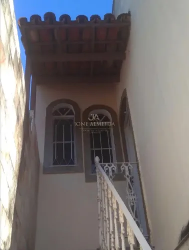 Vede-se casa em Santa Bárbara