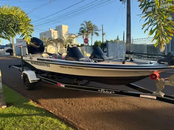 LANCHA FIBRALAR F2+2 - COMPLETA E PRONTA PARA NAVEGAR