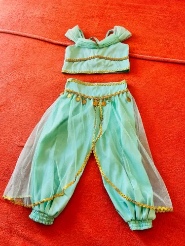 Alugo fantasia princesa Jasmine