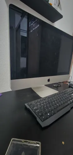 iMac 21,5" - CORE i3 3.06ghz, 8GB de RAM, SSD de 120GB