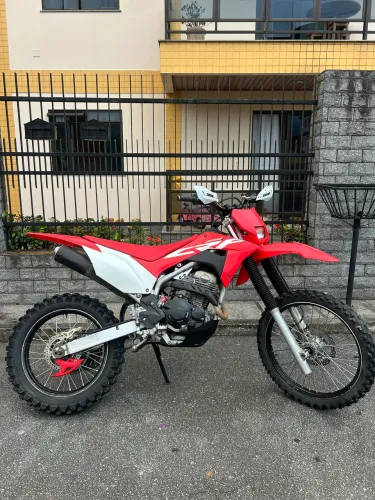 CRF 250F - 2020 - toda equipada.