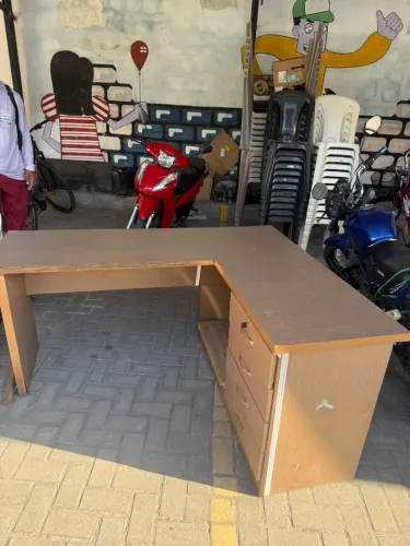 Mesa de Escritório em L com Gavetas - Usada