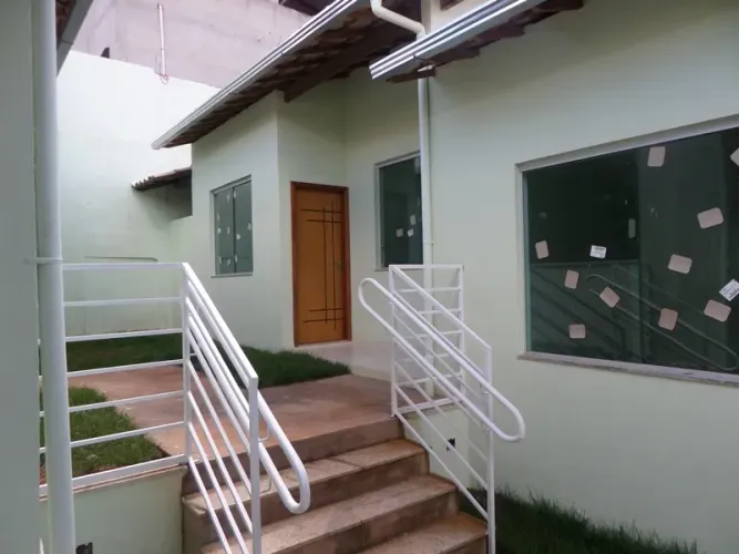 Casa geminada 2 quartos à venda- Jaqueline