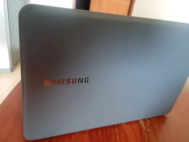 Vendo notebook da Samsung 