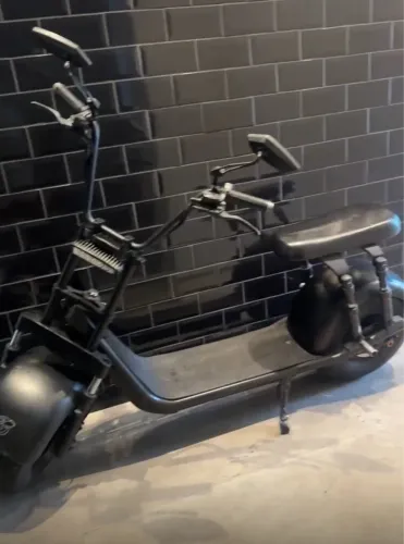 Scooter elétrica modelo Touro 