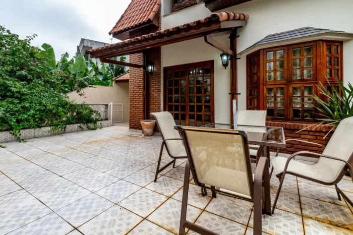 Sobrado para venda em Jardim das Vertentes com 4 quartos, sendo 4 suítes, 199m²