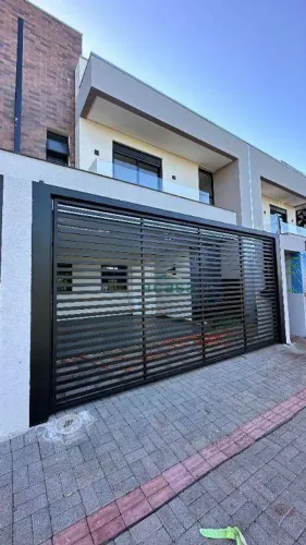 Sobrado com 3 dormitórios à venda, 133 m² por R$ 949.000,00 - Country - Cascavel/PR