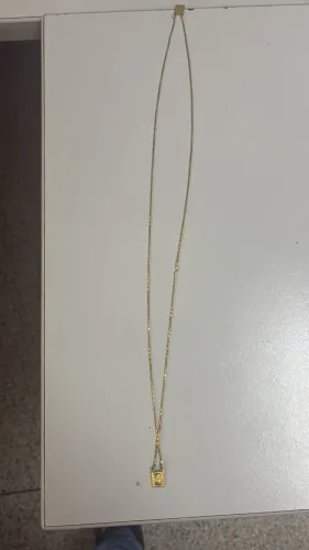 Corrente com escapulário Banhada a ouro.