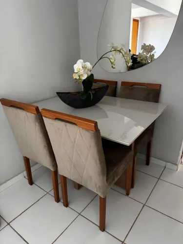 Mesa de Jantar 4 Lugares com 4 Cadeiras