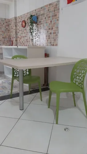 Mesa com 2 cadeiras