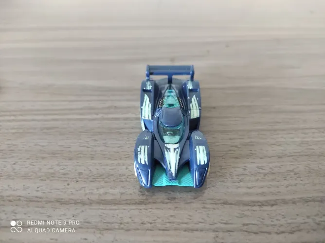 Hot Wheels 24 Ours 2017 HW Glow Wheels