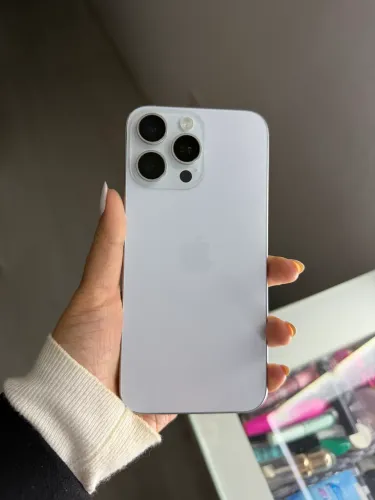 iPhone 15 pro max branco- em ótimo estado, entrego hoje